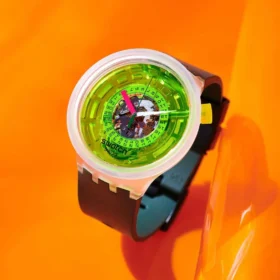 Swatch, Neon Işığıyla Göz Kamaştırıyor Swatch, Neon Işığıyla Göz Kamaştırıyor